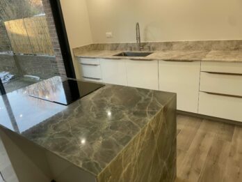 OK PLA DE TRAVAIL ET ILOT quartzite JADORE polie