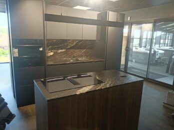 OK PLAN DE TRAVAIL ET ILOT granit Black Cosmic cuir