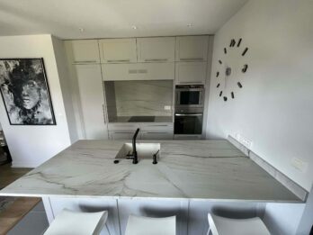 OK PLAN DE TRAVAIL ET ILOT quartzite Mont Blanc effet cuir