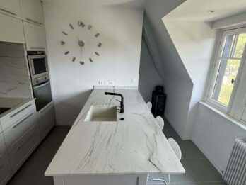 OK Plan de travail et demi ilot quartzite Mont Blanc cuir