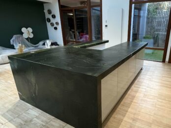 OK Plan ilot , jambage et table quartzite avocatus cuir